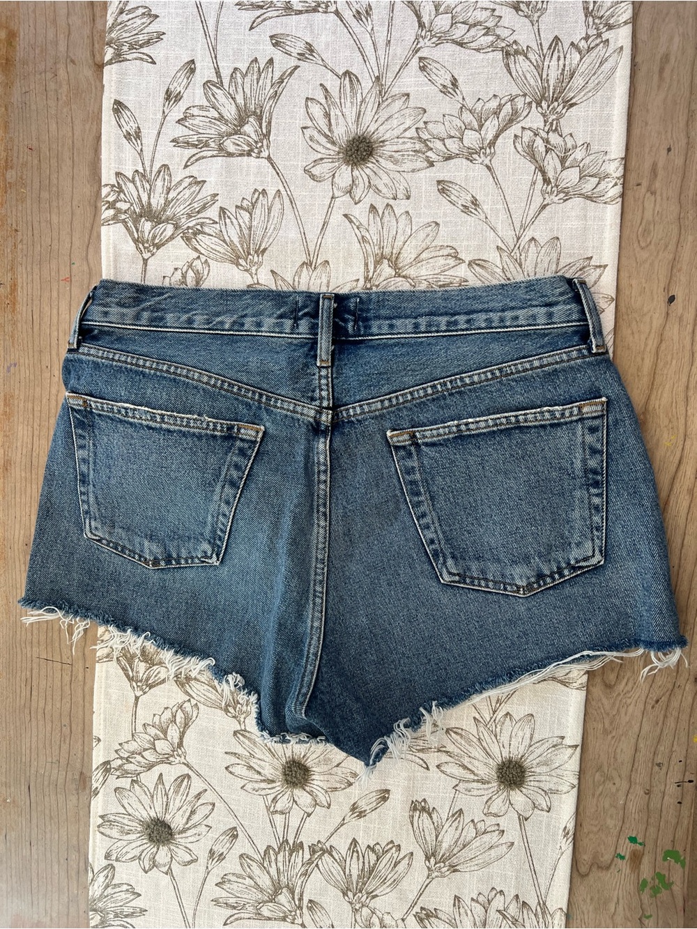Agolde Parker Medium Blue Distressed Denim Cutoff Shorts size 28 - Picture 6 of 9
